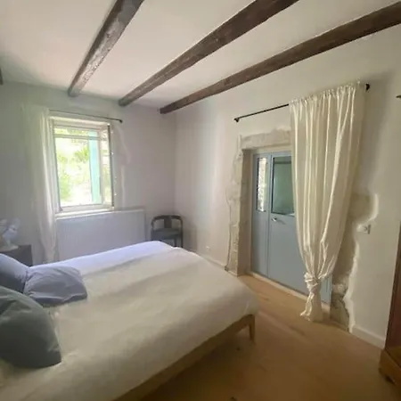 Holiday home Le Font Aubarne