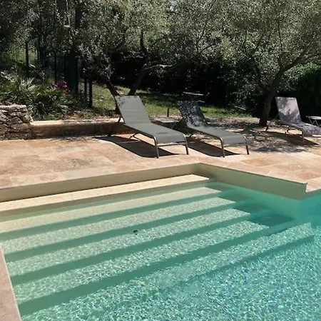 Le Font Aubarne Holiday home Nimes